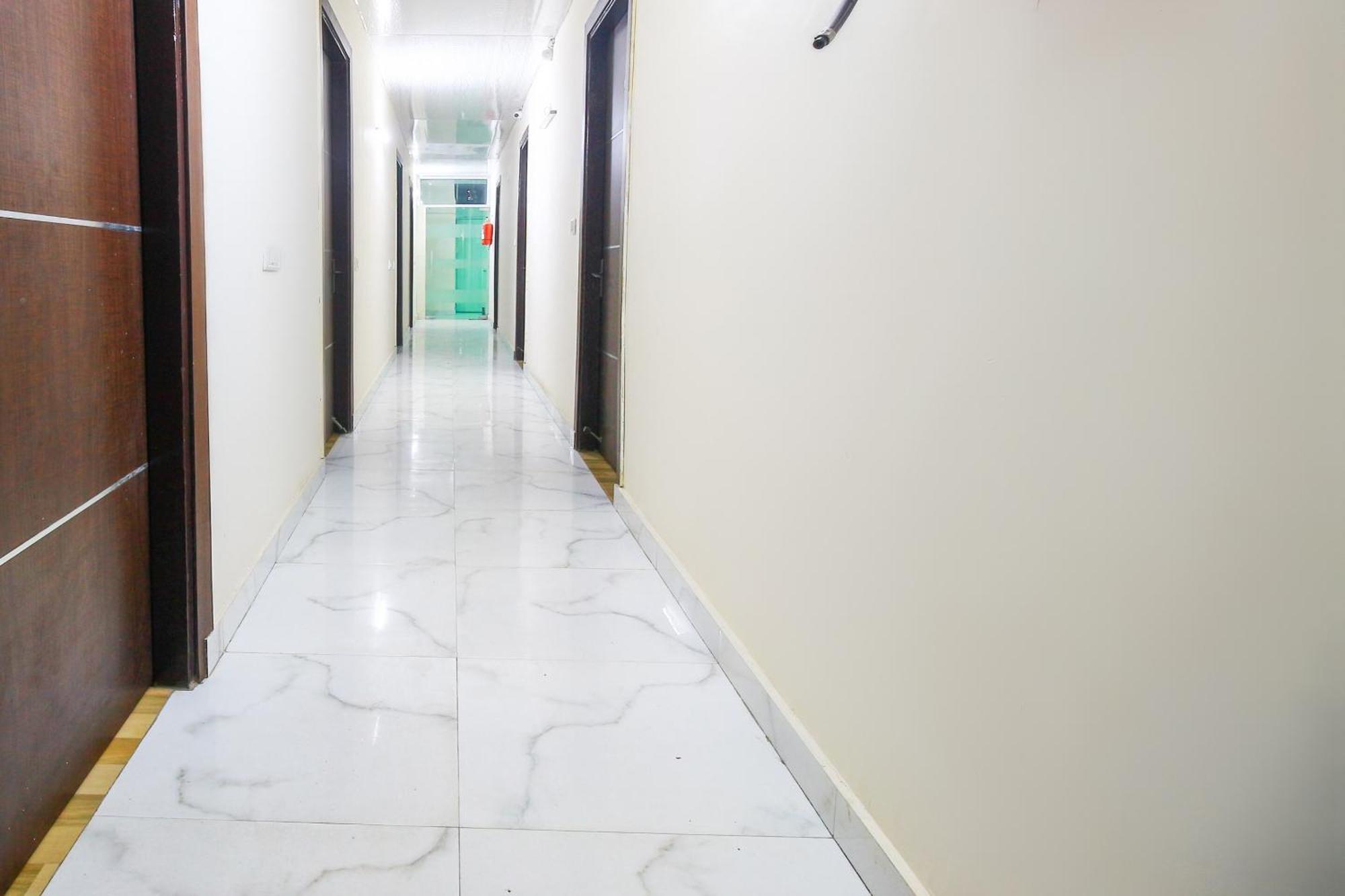 Hotel O Ansh Residency Delhi Kültér fotó